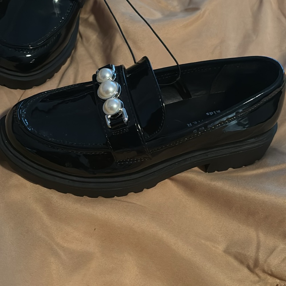 Girls dress shoes size 1y